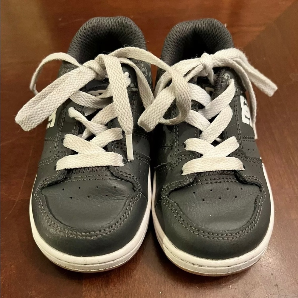 Kids dc sneakers 7t